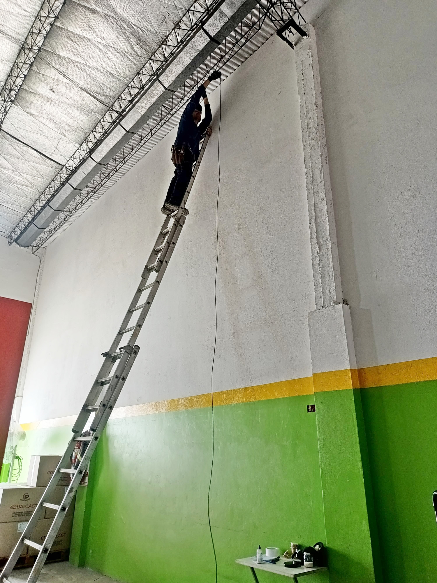 Instalador de cámaras, Instalador de alarmas, Instalador de redes / wifi en Presidente Derqui — trabajo 2