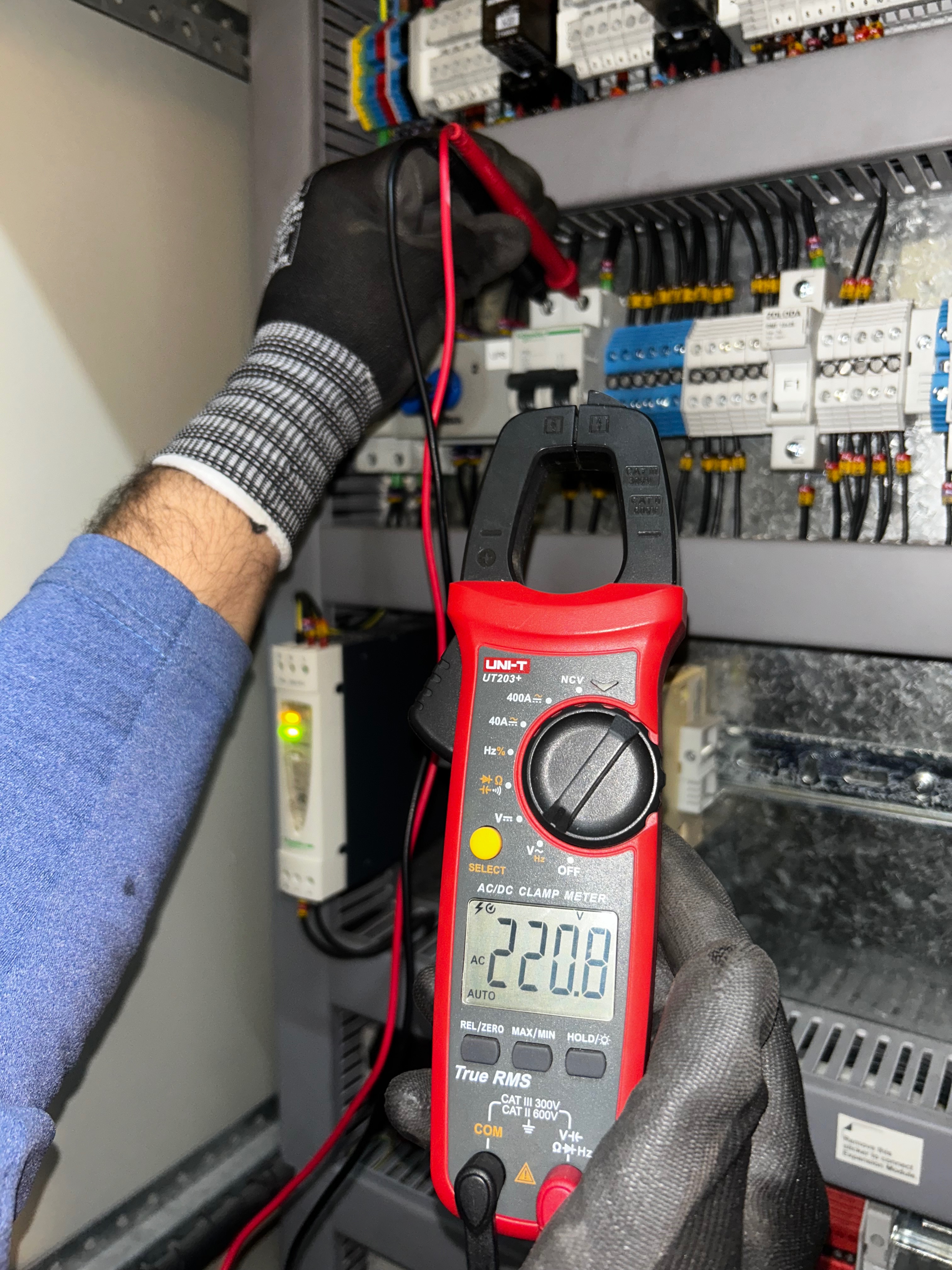 Técnico electricista del hogar en CABA — trabajo 5
