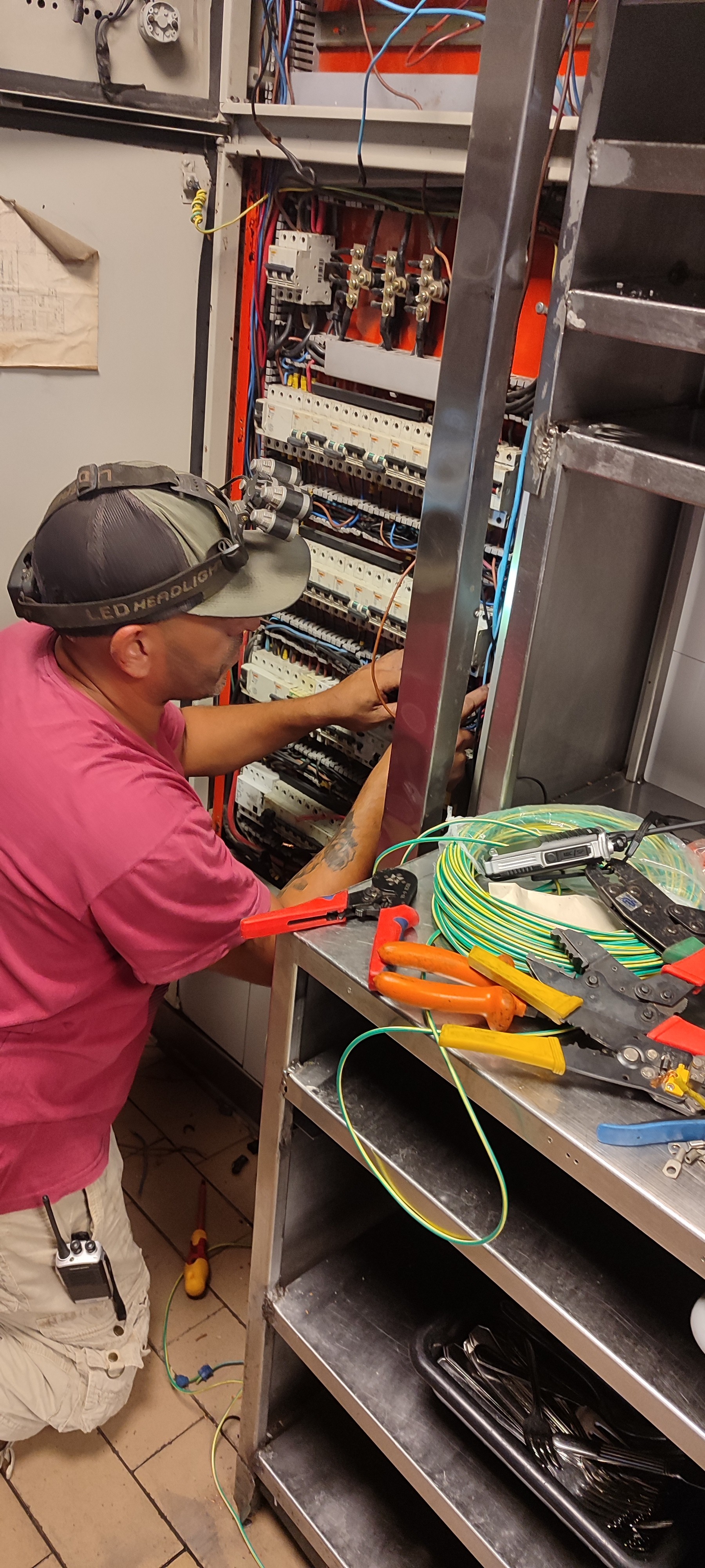 Electricista, Instalador de aire acondicionado, Técnico en refrigeración en San Miguel de Tucumán — trabajo 4