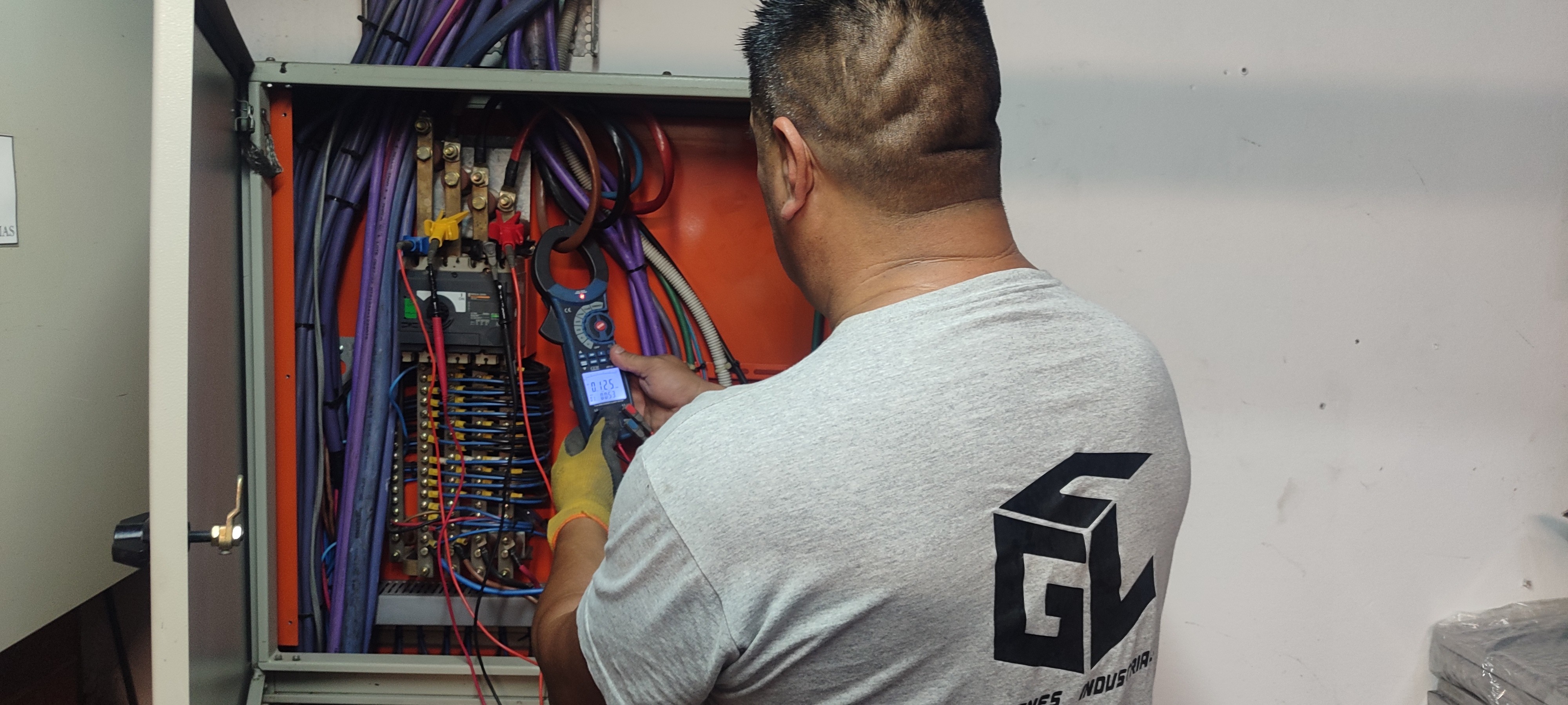 Electricista, Instalador de aire acondicionado, Técnico en refrigeración en San Miguel de Tucumán — trabajo 5