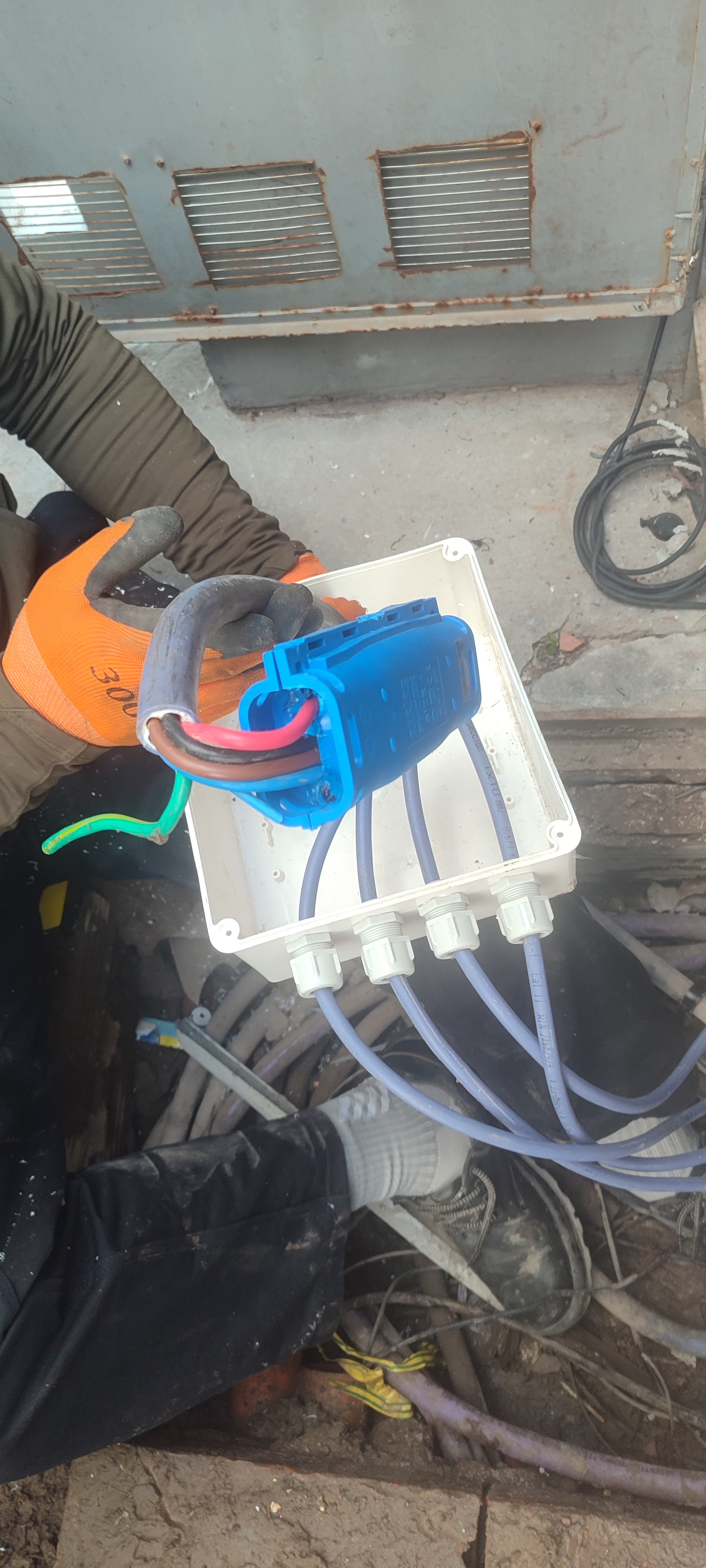 Electricista, Instalador de aire acondicionado, Técnico en refrigeración en San Miguel de Tucumán — trabajo 6