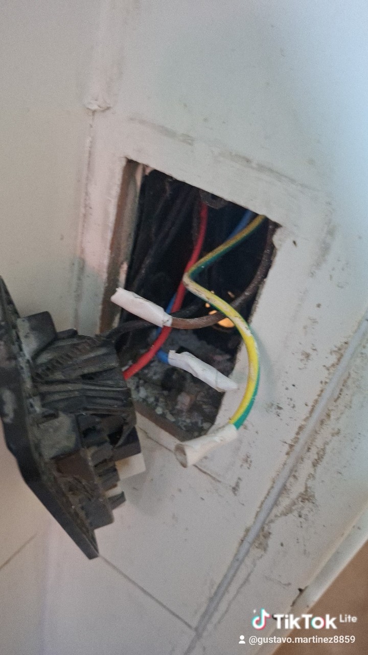 Electricista, Pintor, Técnico en refrigeración, Técnico electrónico, Colocación de cerámicos en Morón — trabajo 2