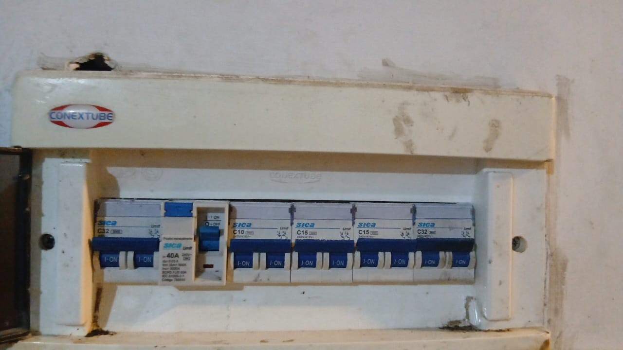 Electricista, Pintor, Técnico en refrigeración, Técnico electrónico, Colocación de cerámicos en Morón — trabajo 5