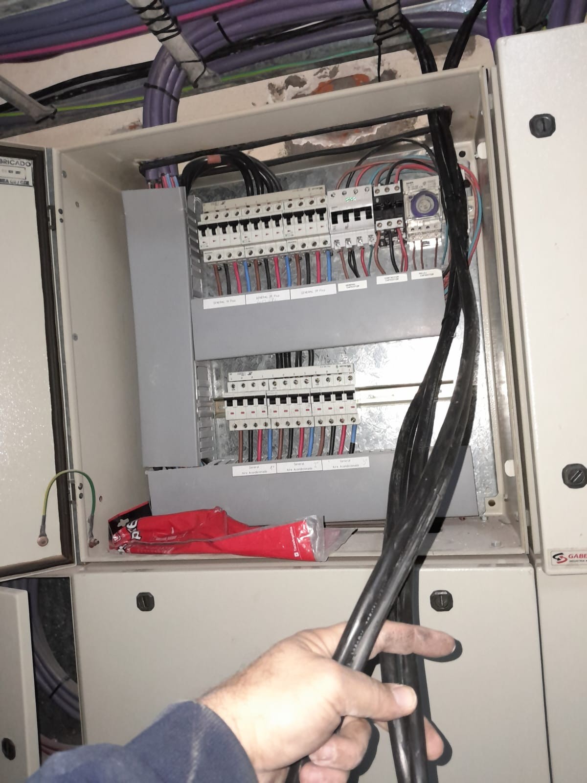 Electricista en Gregorio de Laferrère — trabajo 1