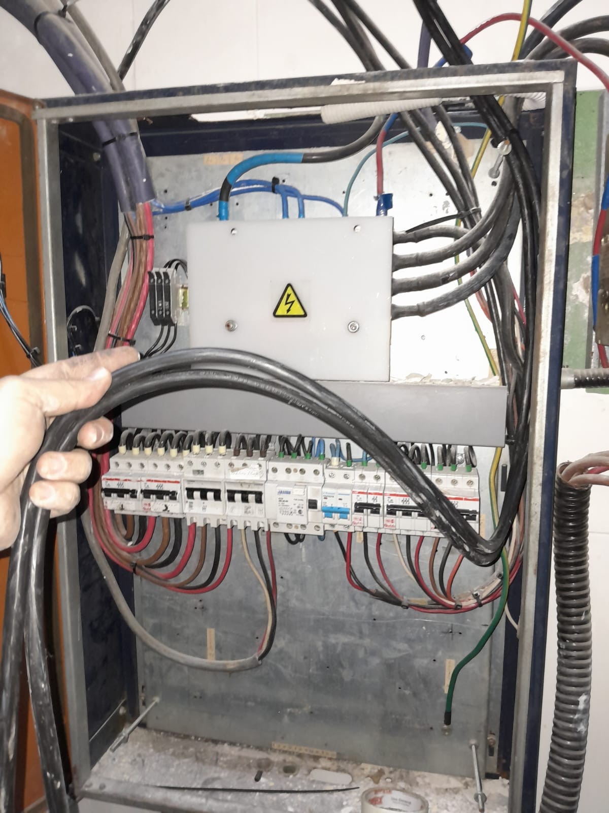 Electricista en Gregorio de Laferrère — trabajo 2