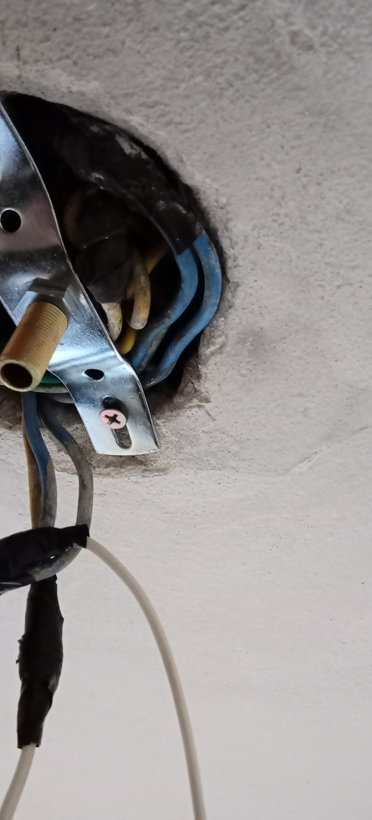 Electricista en isidro casanova — trabajo 6