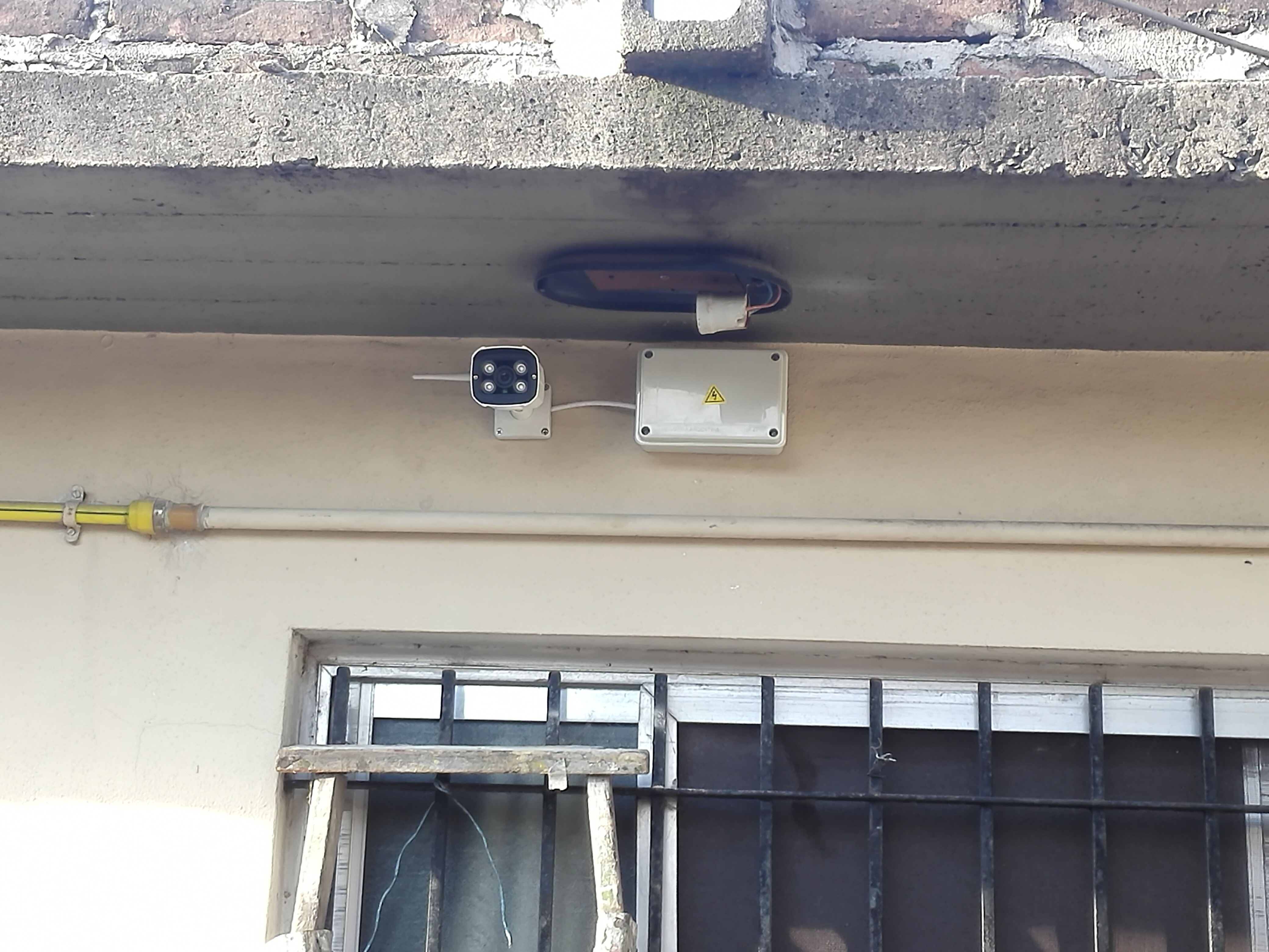 Electricista, Técnico electricista del hogar, Instalador de cámaras, Instalador de alarmas, Instalador de redes / wifi en Buenos Aires — trabajo 3