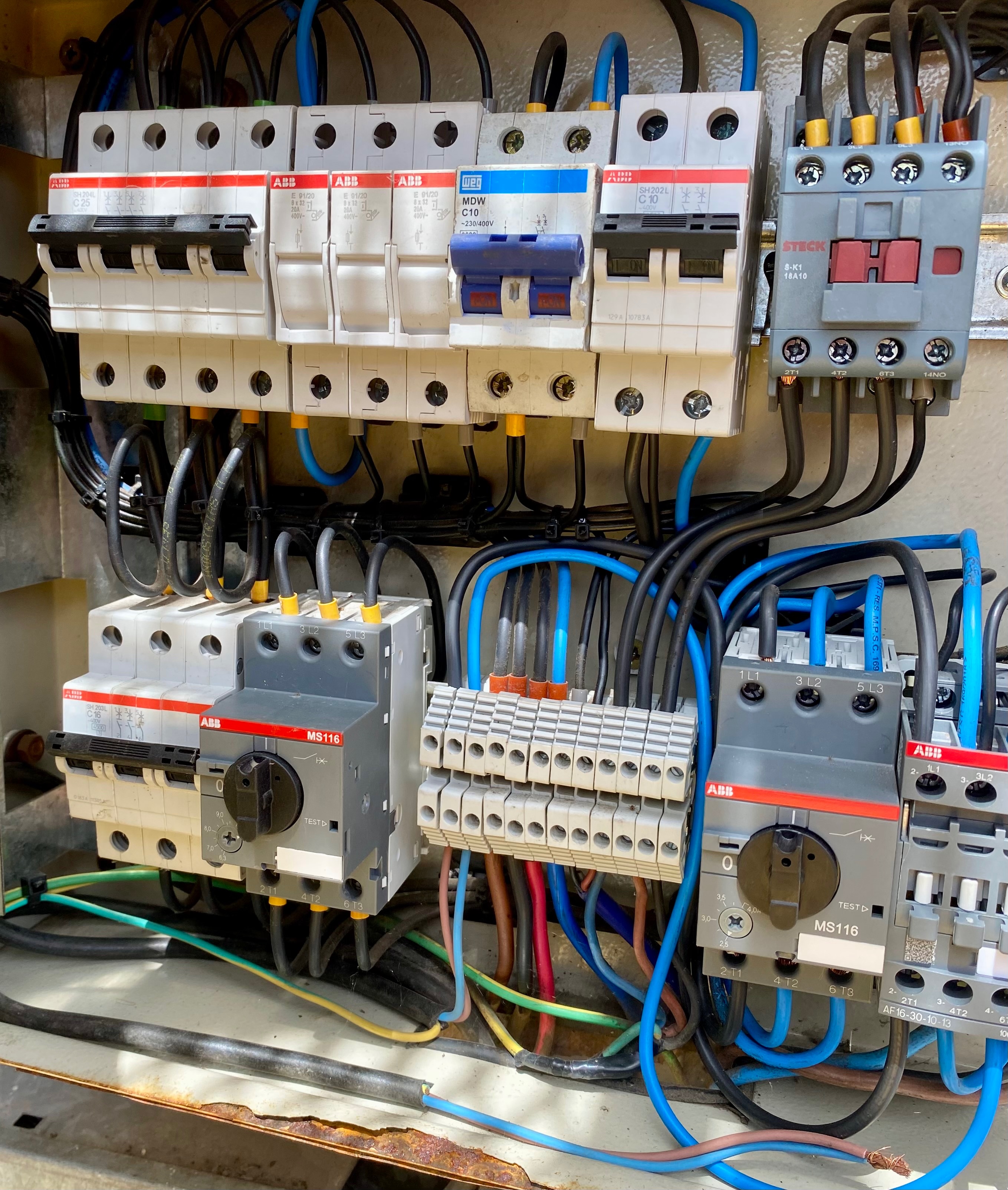Electricista, Técnico electricista del hogar, Técnico electrónico en Ciudad Autónoma de Buenos Aires — trabajo 6