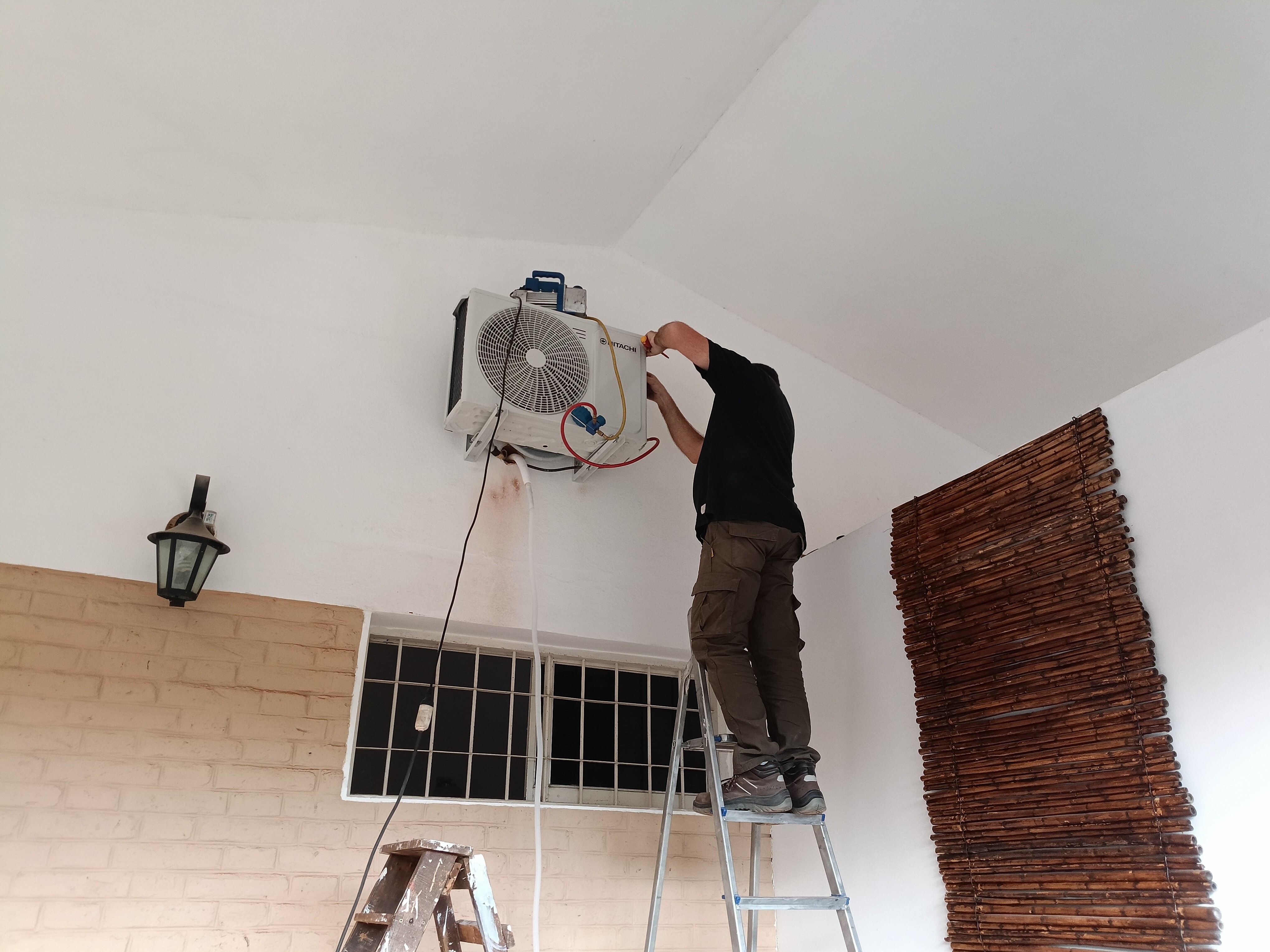Electricista, Técnico electricista del hogar, Técnico en refrigeración, Instalador de aire acondicionado, Instalador de cámaras en Córdoba — trabajo 3