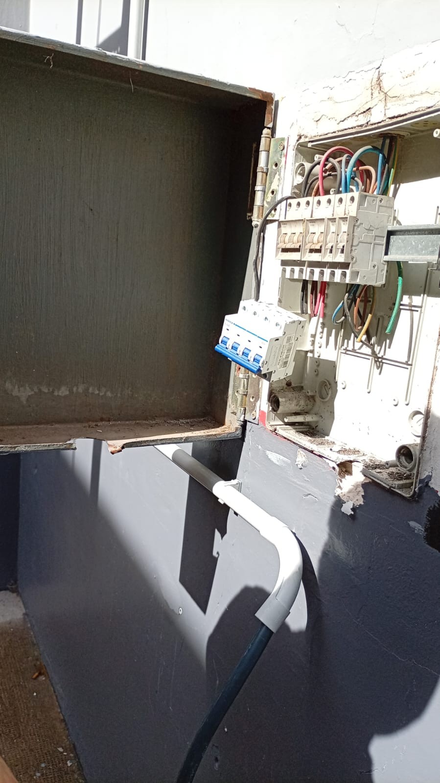 Electricidad, Arreglos generales en Recoleta — trabajo 6