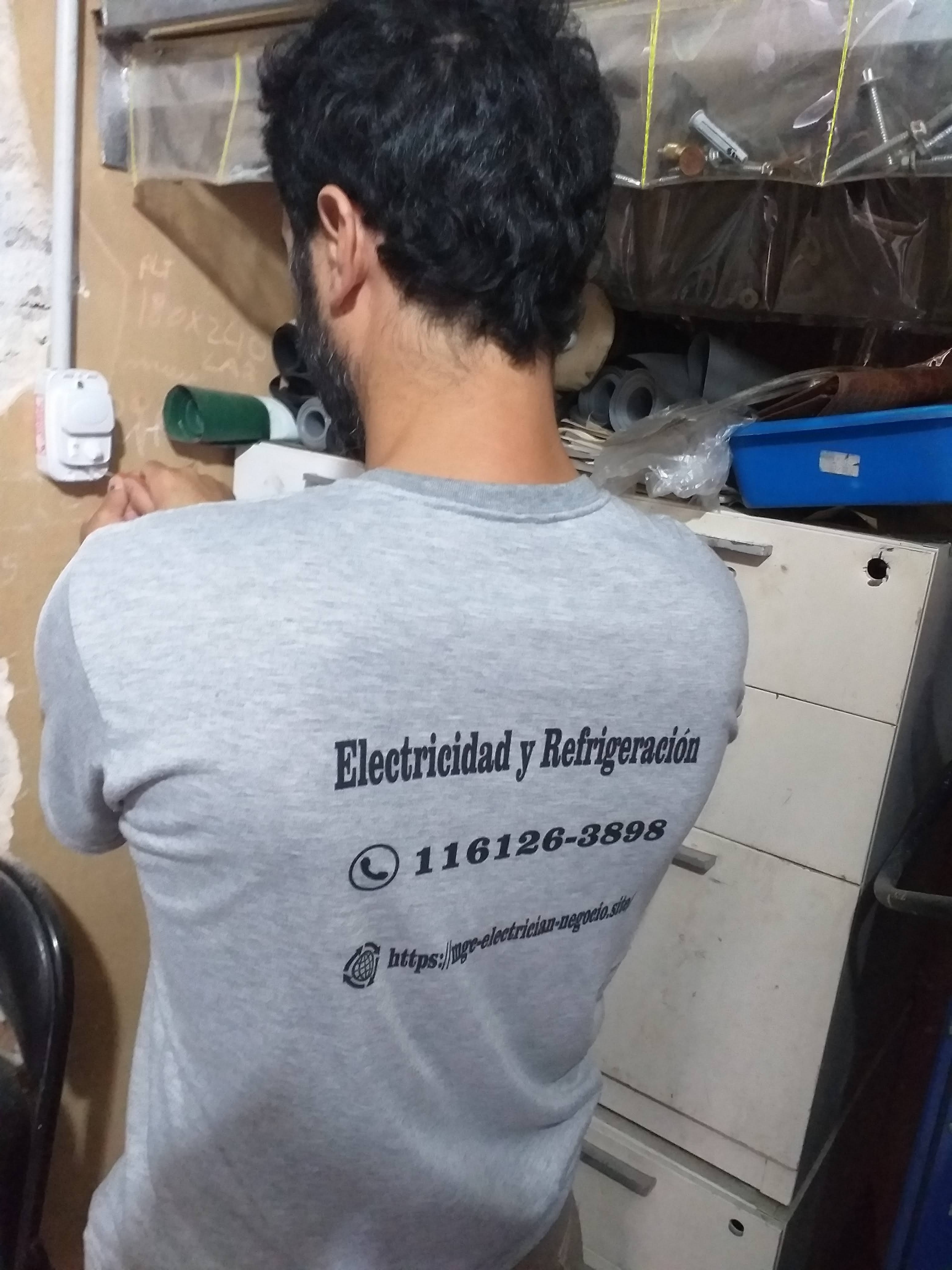 Plomero, Mantenimiento del hogar, Mantenimiento de oficinas, Colocación de cortinas / barrales, Carpintero, Herrero, Techista, Pintor en Florida Oeste — trabajo 1