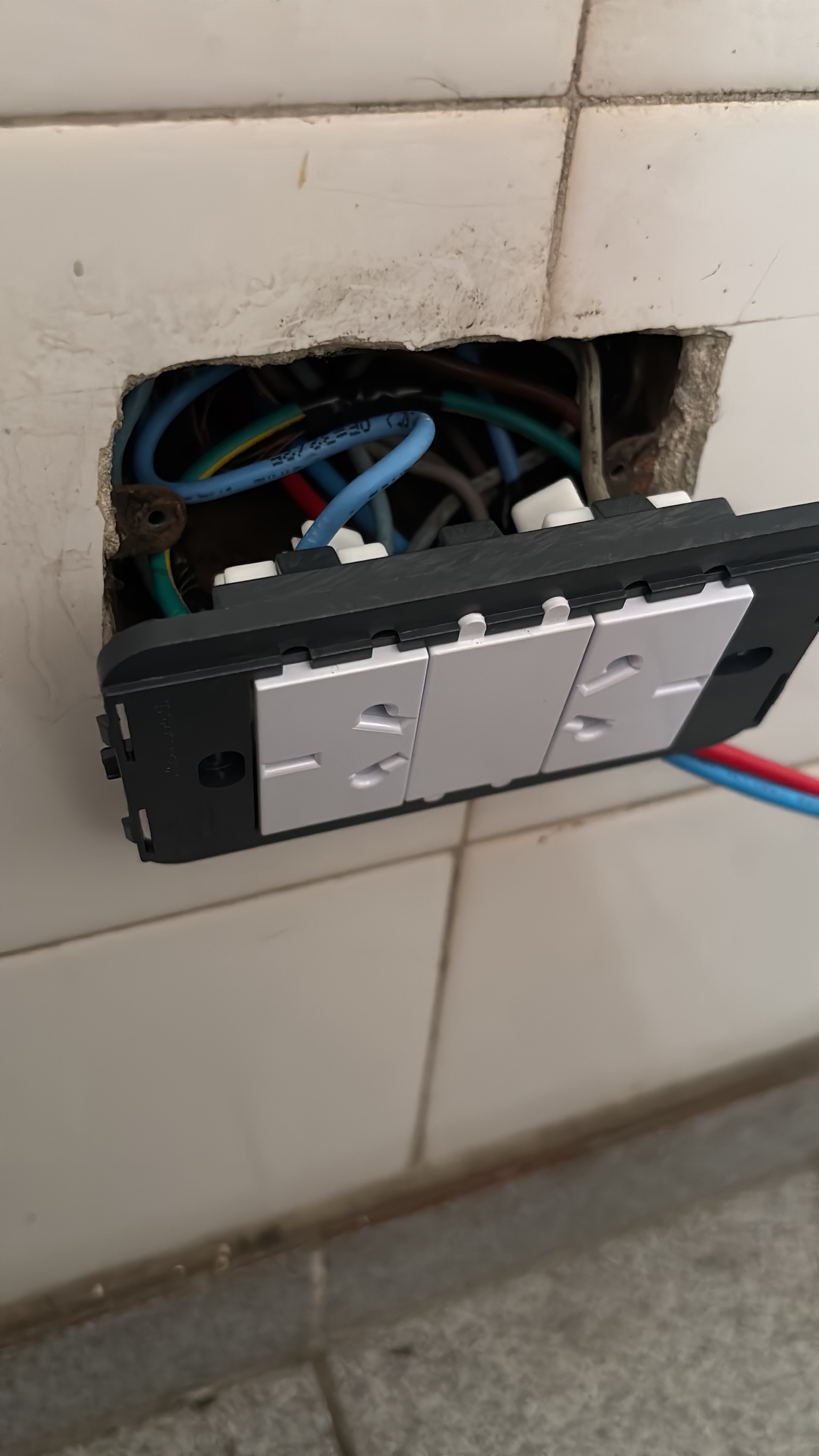Electricista en Burzaco — trabajo 2