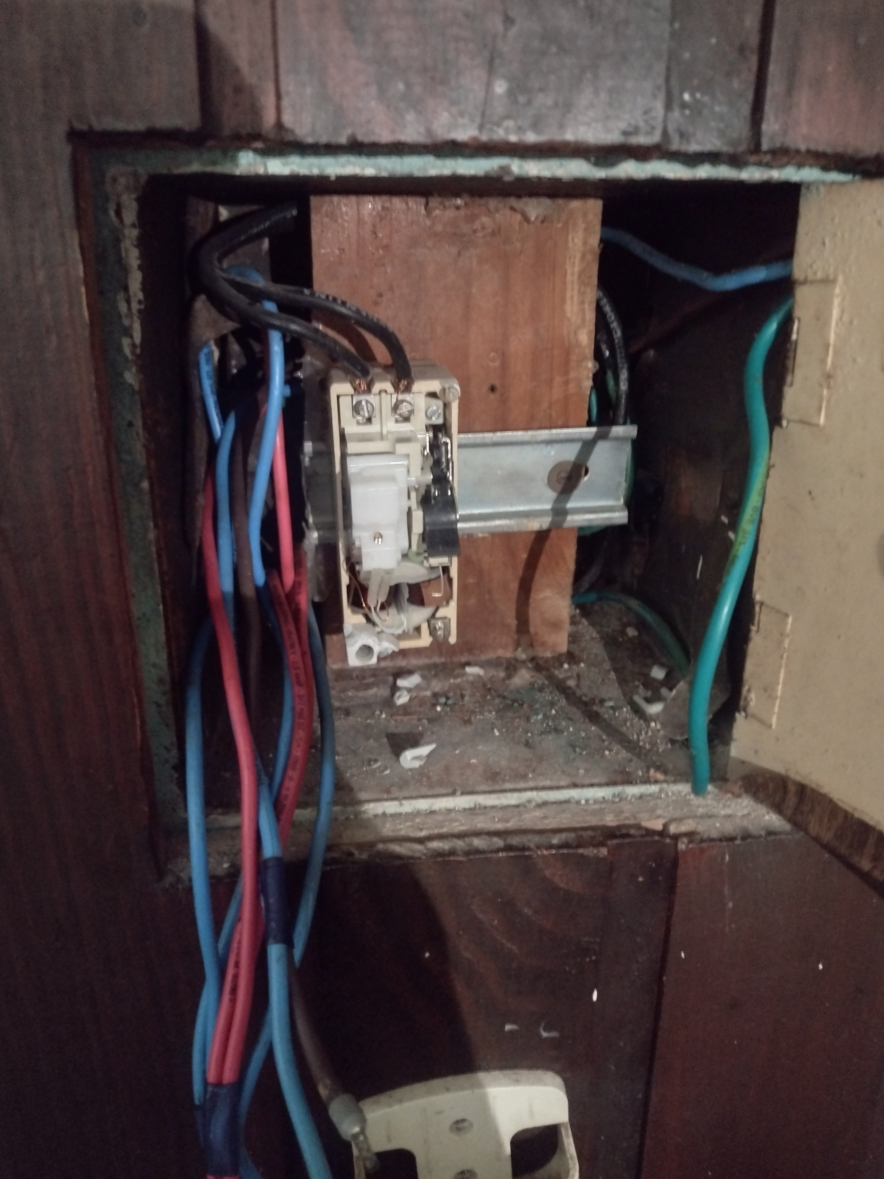 Electricista en La Plata — trabajo 4