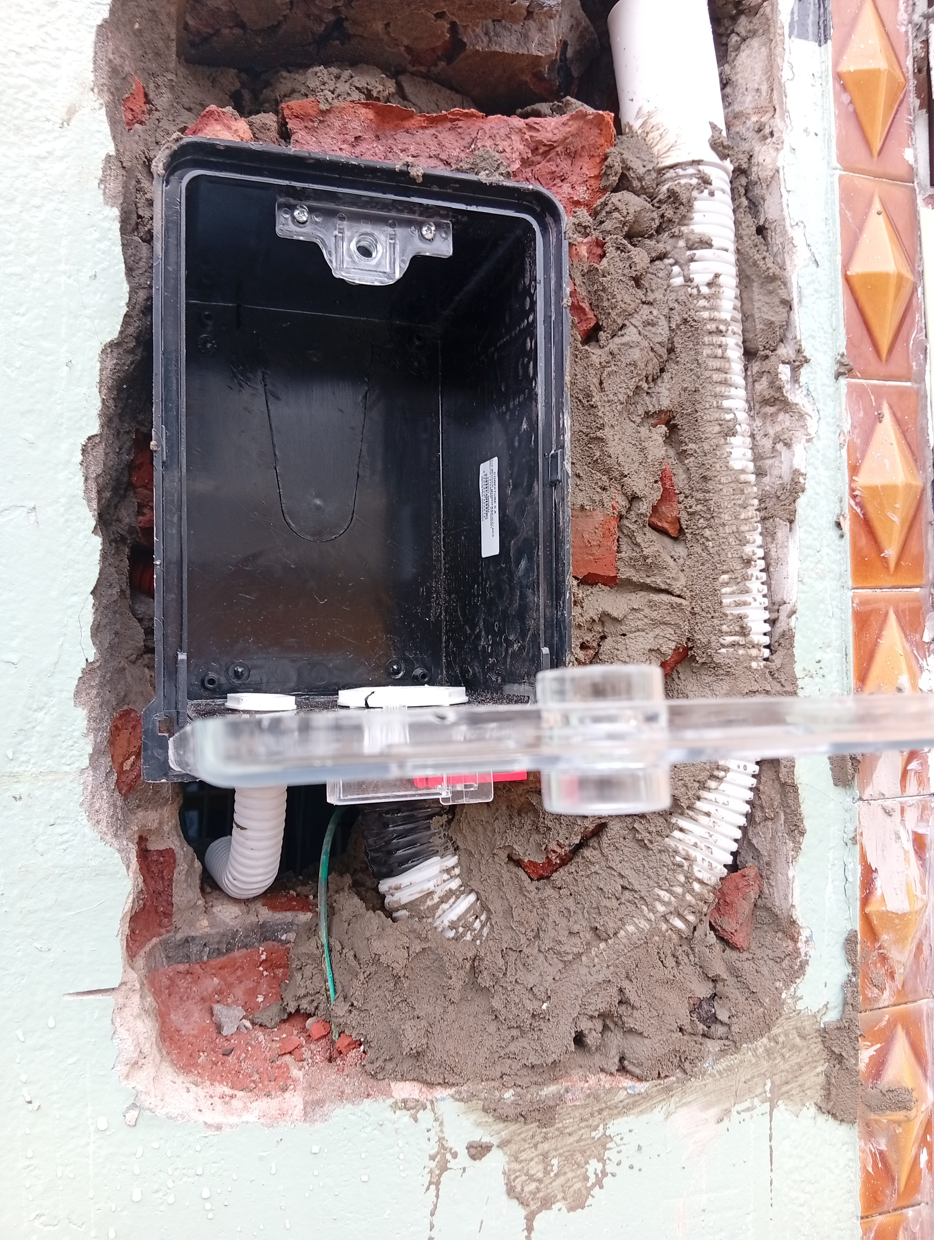Electricista, Instalador de alarmas en Caseros — trabajo 1
