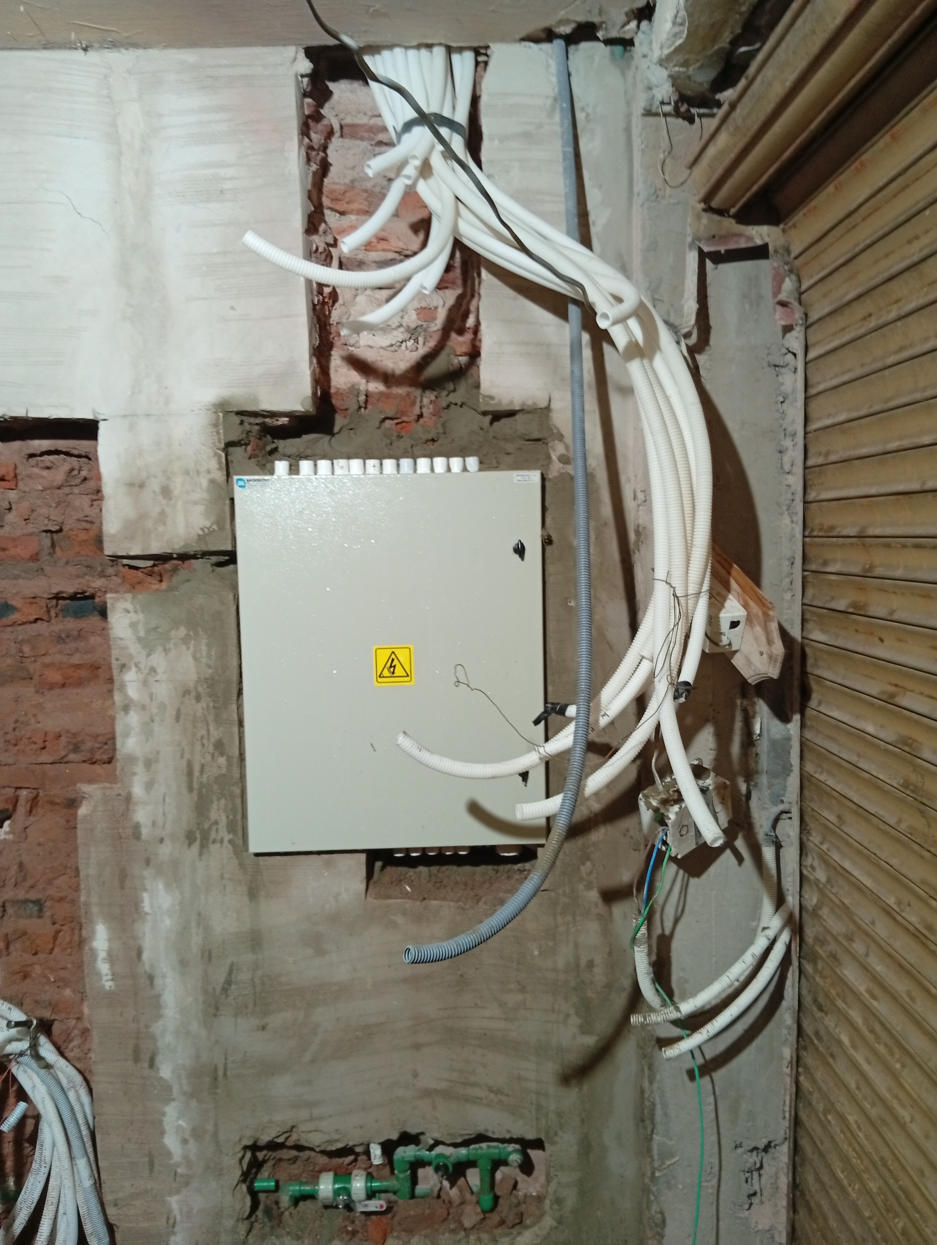 Electricista, Instalador de alarmas en Caseros — trabajo 4