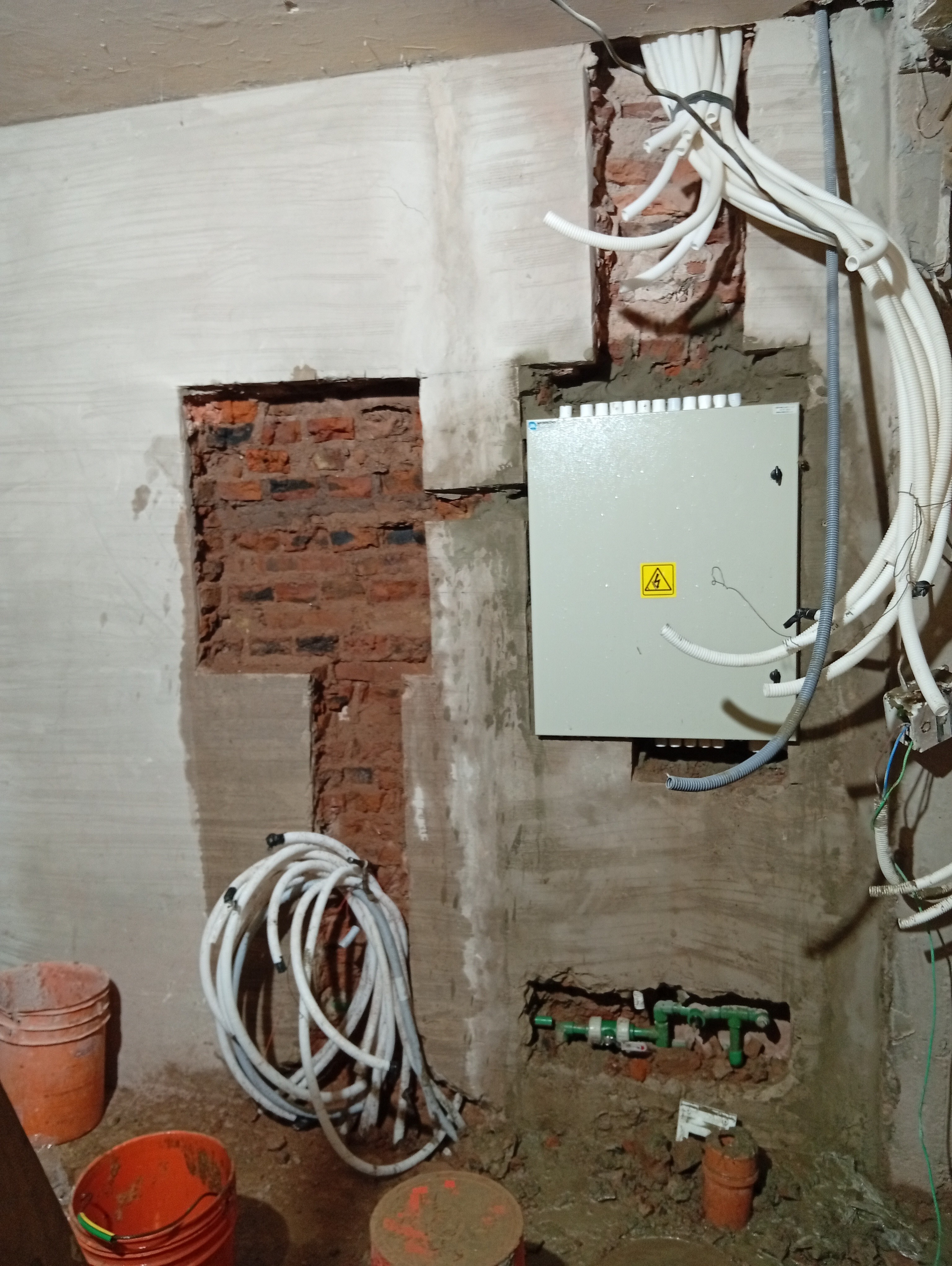 Electricista, Instalador de alarmas en Caseros — trabajo 5